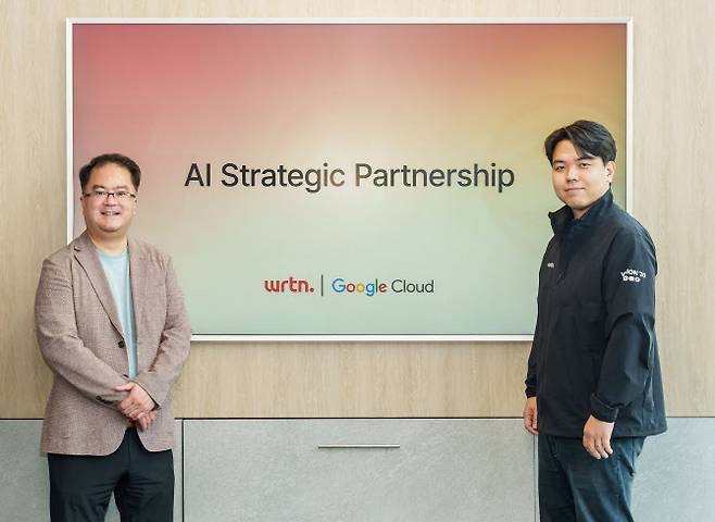 지난 29일 구글 클라우드와 뤼튼테크놀로지스가 서초동 뤼튼테크놀로지스 사무실에서 양사의 전략적 AI 파트너십 방안에 대해 논의했다. 좌측부터 지기성 구글 클라우드 코리아 사장, 이세영 뤼튼테크놀로지스 대표다.