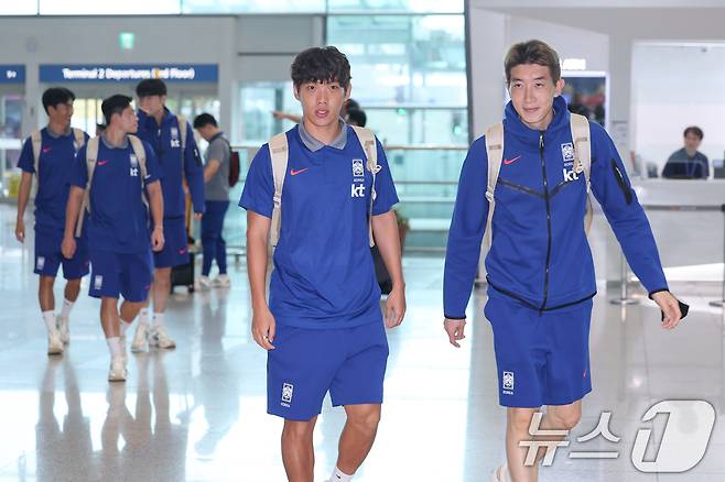 조현우, 이명재를 비롯한 대한민국 축구대표팀 선수들이 1일 오전 A매치 2연전을 펼칠 미국으로 출국하기 위해 인천국제공항 2터미널에 도착하고 있다. 2025.9.1/뉴스1 ⓒ News1 안은나 기자