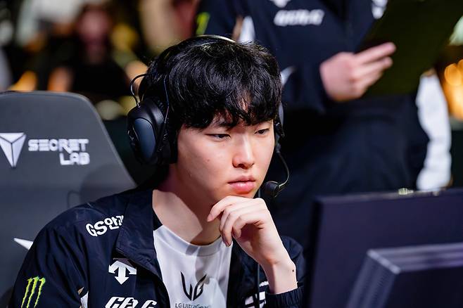 ‘쵸비’ 정지훈이 30일 서울 종로구 롤 파크에서 열린 2025 LCK 정규시즌 T1전서 밴픽을 하고 있다. 사진 | 라이엇 게임즈