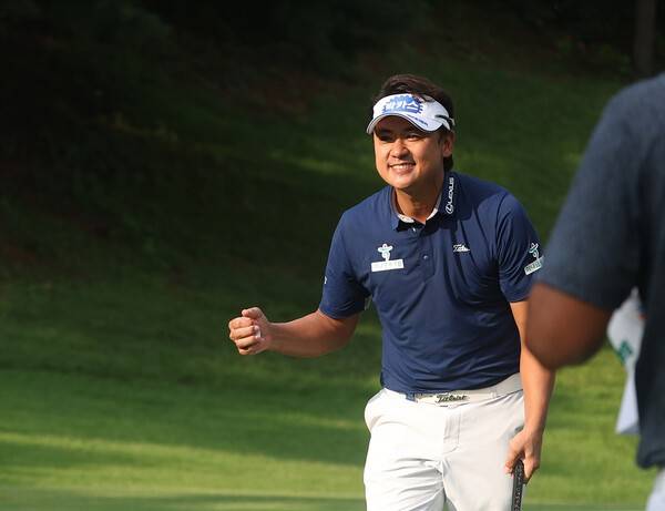 31일 경기도 광주에 위치한 강남300컨트리클럽(총 상금 7억원·파70·6,863야드)에서 열린 한국프로골프투어(KPGA) 동아회원권그룹 오픈에서 우승이 확정된 뒤 환호하는 박상현. /사진=KPGA