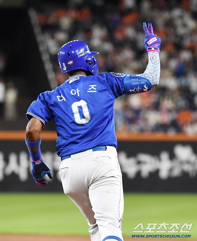 29일 대전 한화생명볼파크에서 열린 삼성-한화전. 3회초 무사 1루. 디아즈가 투런포를 친 후 환호하고 있다. 대전=정재근 기자 cjg@sportschosun.com/2025.8.29/