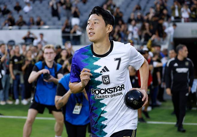 LOS ANGELES, CALIFORNIA - AUGUST 31: Son Heung-min #7 of the Los Angeles FC runs on to the field before the match against the San Diego FC at BMO Stadium on August 31, 2025 in Los Angeles, California.   Harry How/Getty Images/AFP (Photo by Harry How / GETTY IMAGES NORTH AMERICA / Getty Images via AFP)







<저작권자(c) 연합뉴스, 무단 전재-재배포, AI 학습 및 활용 금지>