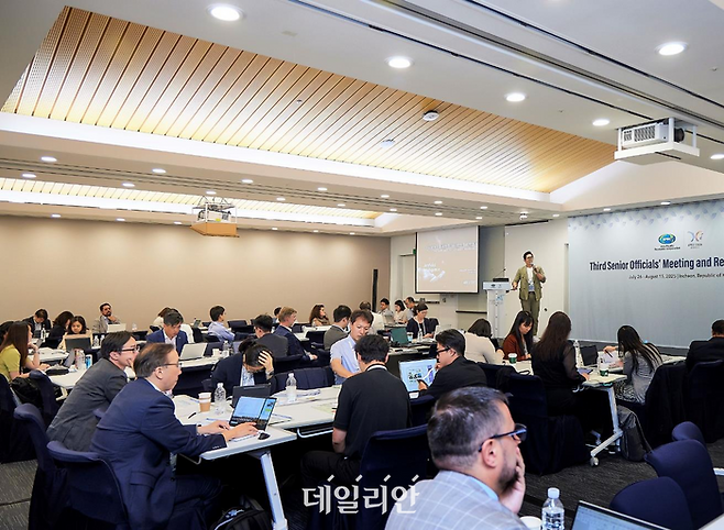 안선호 KTL 팀장이 APEC AI Standards Conference에서 발표를 하고 있다. ⓒ한국산업기술시험원