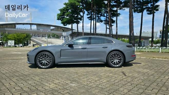 포르쉐 파나메라 터보S E-하이브리드