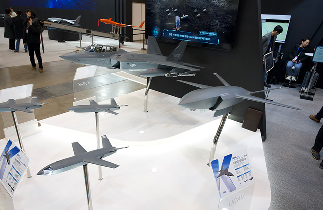 2025 드론쇼 코리아서 KAI가 전시한 KF-21과 유무인전투복합체계. KAI 제공