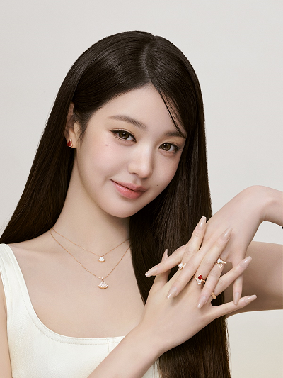불가리 앰배서더 장원영의 화보 컷.&nbsp;