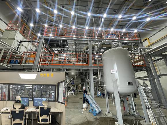 JNC머트리얼즈가 충북 제천시에 구축한 '그래핀 양산 설비(플랜트). [사진=전기연]