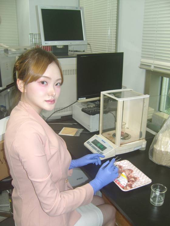 민솔 모델은 현재 보건환경 분야 연구생으로 학업도 이어가고 있다.