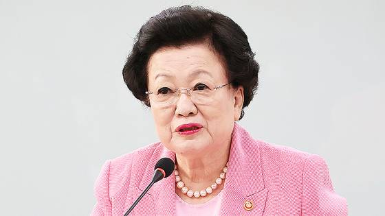 이배용 국가교육위원장이 지난 5월 30일 서울 종로구 정부서울청사에서 열린 국가교육위원회 제53차 회의에서 발언하고 있다. 연합뉴스
