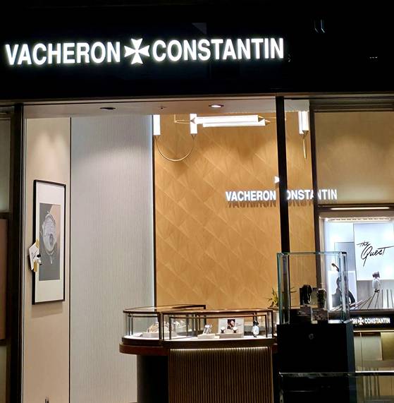 지난달 23일 서울의 한 백화점에 자리한 스위스 시계 브랜드 바쉐론 콘스탄틴 매장 외관. 김민정 기자