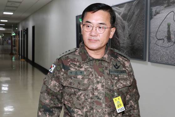 여인형 국군방첩사령관이 지난해 12월 7일 오전 서울 여의도 국회에서 열린 정보위원회 전체회의에 출석하고 있다. 뉴스1