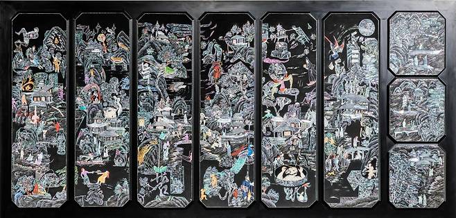 '2025 전남국제수묵비엔날레' 출품작, 김은진, 신의 자리_인산인해 1, 나무패널에 자개, 아크릴, 209x995x4cm, 2020/. /전남국제수묵비엔날레