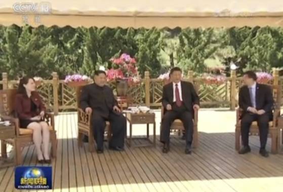 North Korean leader Kim Jong-un and Chinese President Xi Jinping meet in Dalian, China, in May 2018 [SCREEN CAPTURE]