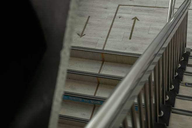 신천지의 한 건물 내 계단을 찍은 서 작가의 사진 작품. 서 작가 제공