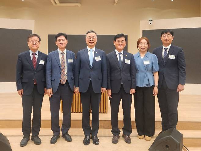 '변화하는 시대, 군선교의 새로운 패러다임과 전략 포럼' 발표자들.