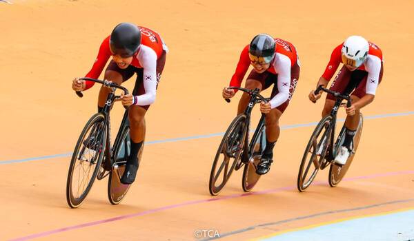 부천고 사이클부 선수들이 ‘2025 트랙 아시아컵(Track Asia Cup)’ 단체전 경기에서 힘차게 페달을 밟고 있다. 부천고 제공