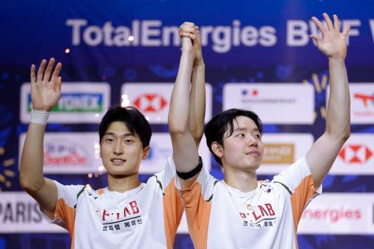 세계선수권대회 금메달 합작한 김원호-서승재(좌측부터). 사진[EPA=연합뉴스]