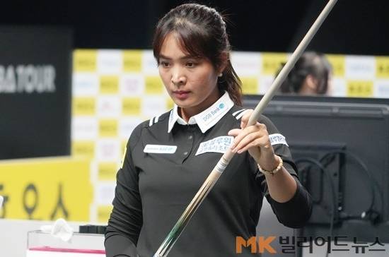 스롱피아비가 1일 SY베리테옴므LPBA챔피언십 64강전에서 한수 위 기량을 과시하며 N응우옌을 완파하고, 32강에 진출했다.