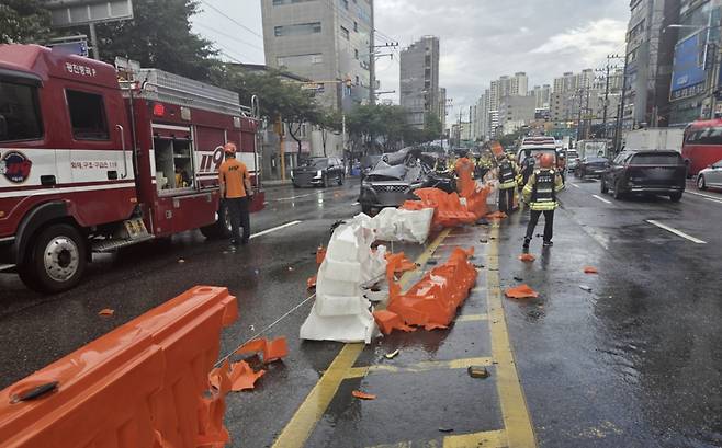 서울 중랑구 용마터널 인근에서 20대 남성이 술에 취한 채 운전하던 중 사고를 내 60대 남성 1명이 중상을 입었다. /사진제송=서울중랑소방서.