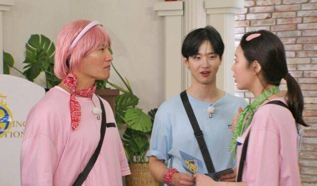 결혼을 앞둔 가수 김종국(왼쪽)이 파격적인 여장으로 변신했다. / SBS '런닝맨'