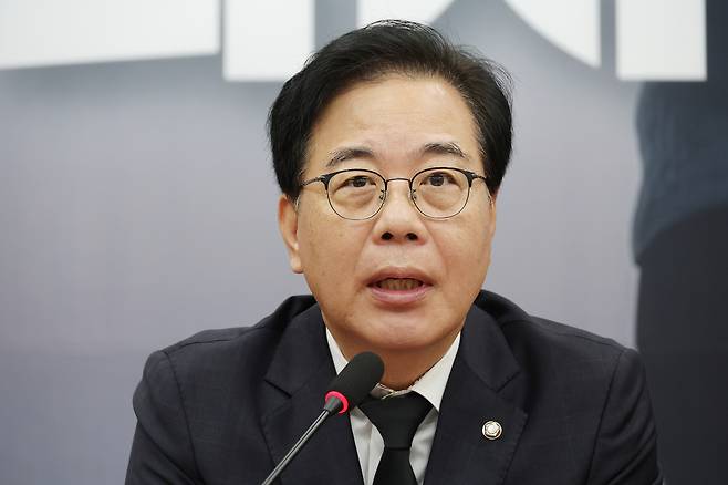 송언석 국민의힘 원내대표가 1일 서울 여의도 국회에서 열린 최고위원회의에서 발언하고 있다. [연합]