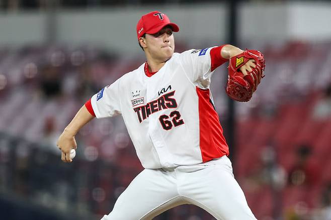 [서울=뉴시스]프로야구 KIA 타이거즈 마무리 투수 정해영이 지난 23일 광주-기아 챔피언스필드에서 펼쳐진 2025 신한 쏠뱅크 KBO리그 LG와의 경기에 등판해 투구하고 있다. 2025.07.24. (사진=KIA 타이거즈 제공) *재판매 및 DB 금지