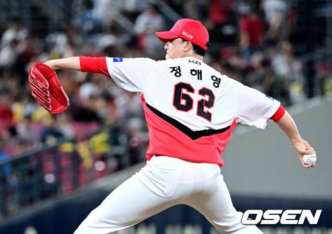 [OSEN=광주, 최규한 기자] 23일 광주-기아 챔피언스필드에서 ‘2025 신한 SOL Bank KBO리그’ KIA 타이거즈와 LG 트윈스의 경기가 열렸다.홈팀 KIA는 김도현, 방문팀 LG는 요니 치리노스를 선발로 내세웠다.9회초 마운드에 오른 KIA 정해영이 힘차게 공을 뿌리고 있다. 2025.07.23 / dreamer@osen.co.kr