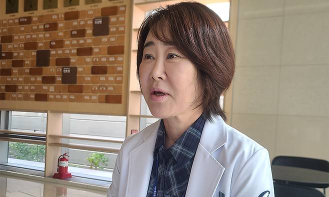 백혜정 가천대 길병원 안과 교수(대한사시소아안과학회 회장)는 지난 29일 세계일보와의 인터뷰에서&nbsp;“대만 등 아시아 일부 지역에서는 소아 근시와 관련해 적극적인 정책 개입을 하고 있다”며 “국내에서도 근시가 망막박리, 백내장 등 다양한 질환의 위험을 급격히 높인다는 경각심을 갖고 변화가 필요하다”고 지적했다.&nbsp;가천대 길병원 제공