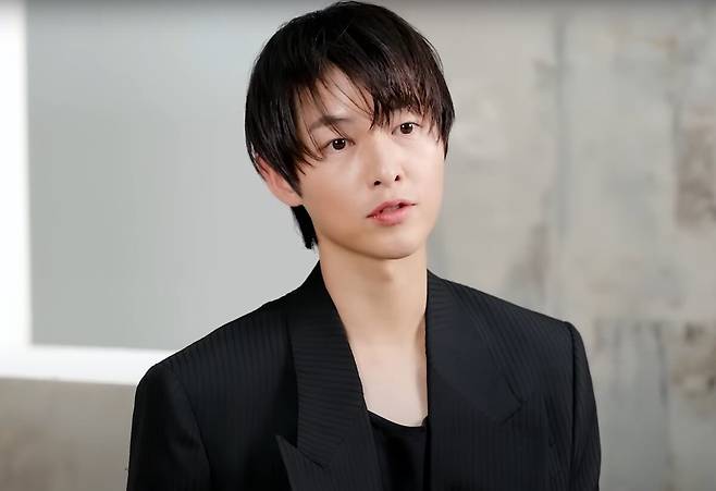 배우 송중기. 유튜브 채널 'Harper's BAZAAR Korea' 캡처.