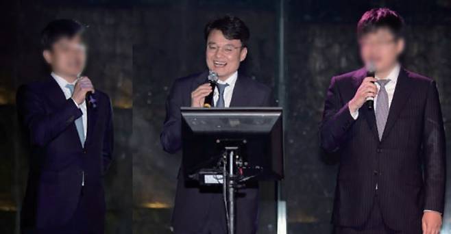 이봉관 회장의 부인 추도식에서 박성근 변호사(가운데)를 포함한 사위 3명이 무대에 올라 노래하는 모습 ⓒ서희건설 홈페이지