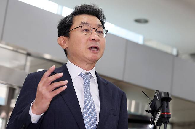 이억원 금융위원장 후보자가 8월14일 서울 중구 예금보험공사에 마련된 인사청문회 준비 사무실로 첫 출근하며 기자들 질의에 답하고 있다. ⓒ연합뉴스