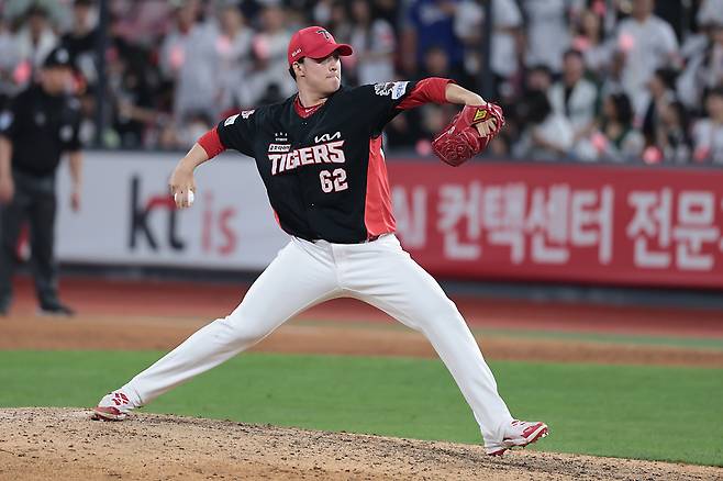 KIA 정해영이 31일 수원 KT전 9회말 등판해 공을 던지고 있다. KIA 타이거즈 제공