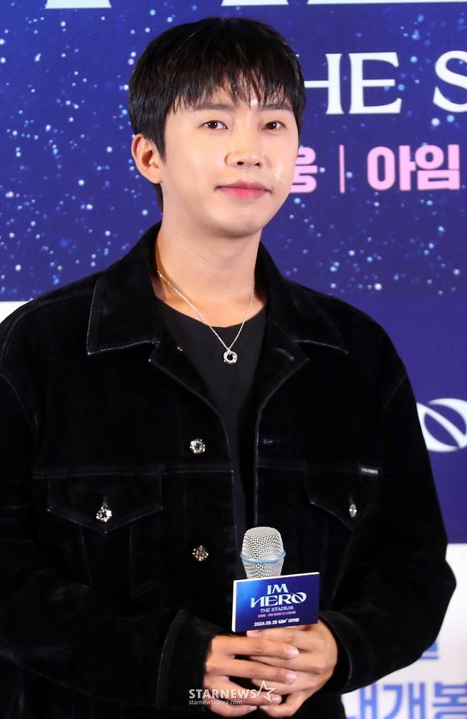 가수 임영웅이  2024년 8월 22일 오후 서울 용상CGV에서 열린 영화 '아임 히어로-더 스타디움' 언론시사회 및 무대인사에 참석해 인사말을 하고 있다. 2024.08.22 /사진=임성균