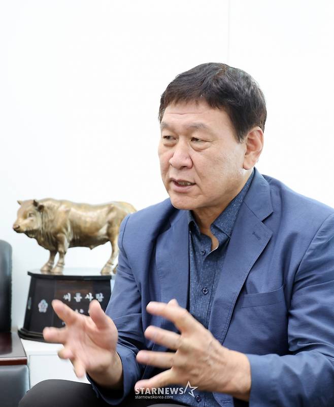 이준희 대한씨름협회장이 질문에 답하고 있다. /사진=강영조 선임기자