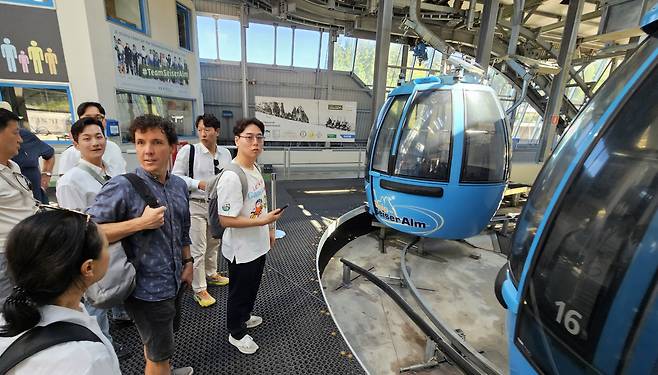 자이저 알름 케이블카 탑승하는 강원도 유럽방문단 [촬영 이재현]