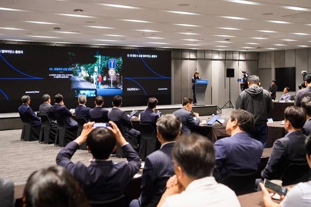 ▲ 울릉군이 1일 신안군, 옹진군과 함께 국회를 찾아 '국토외곽먼섬 지원 특별법' 개정과 특별자치군 입법의 필요성을 호소했다. 울릉군