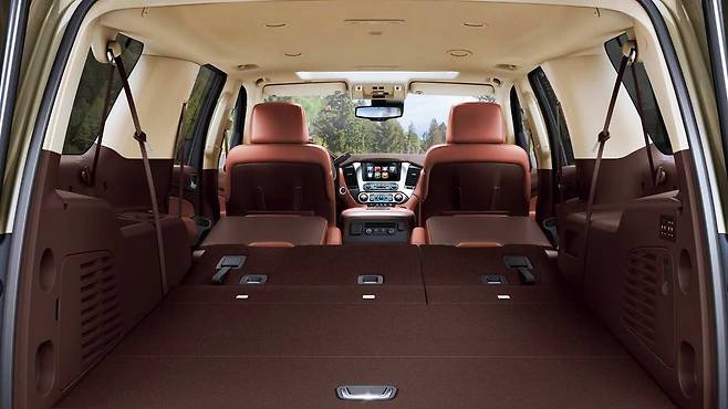 쉐보레 서버번 실내