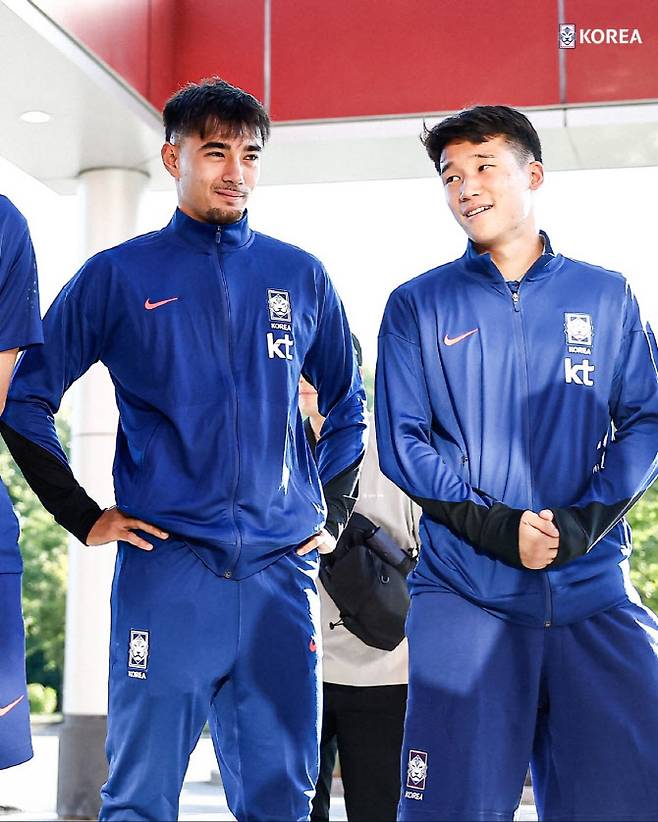 옌스 카스트로프(묀헨글라트바흐)와 이태석(아우스트리아 빈). 사진=대한축구협회