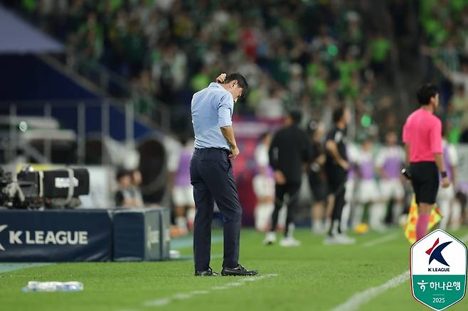 울산이 지금 기댈 곳은 2주라는 '시간'이다. 이때 심폐소생술이 성공해야한다. (한국프로축구연맹 제공)