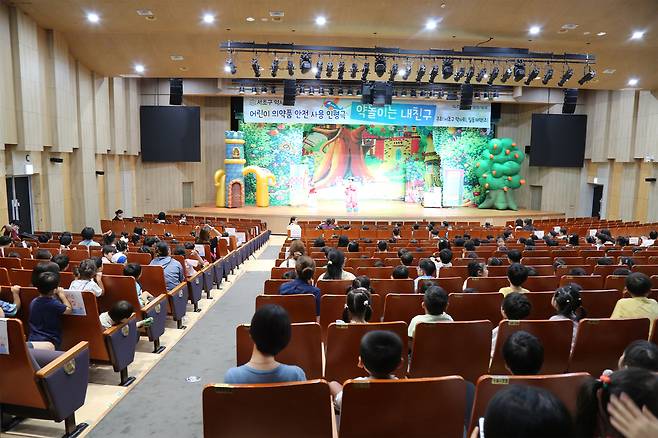일동제약그룹과 서초구약사회가 어린이 인형극 '약돌이는 내 친구' 상연 행사를 주최했다.(일동제약 제공)/뉴스1