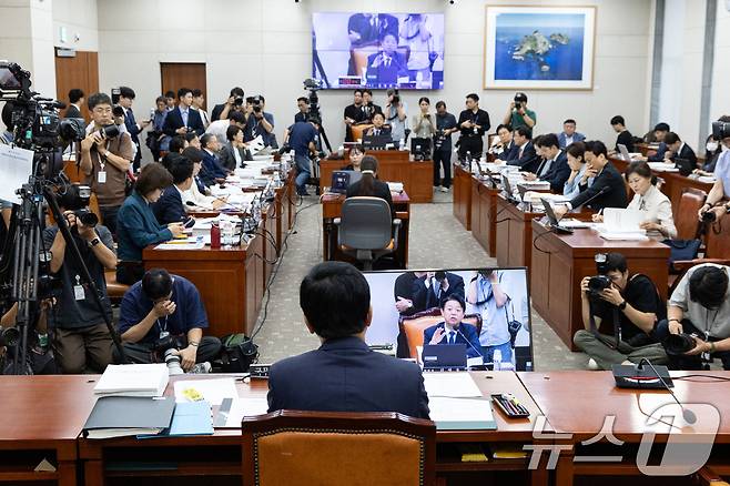 최교진 사회부총리 겸 교육부 장관 후보자가 2일 서울 여의도 국회 교육위원회에서 열린 인사청문회에 출석해 의원 질의를 듣고 있다. 2025.9.2/뉴스1 ⓒ News1 이승배 기자