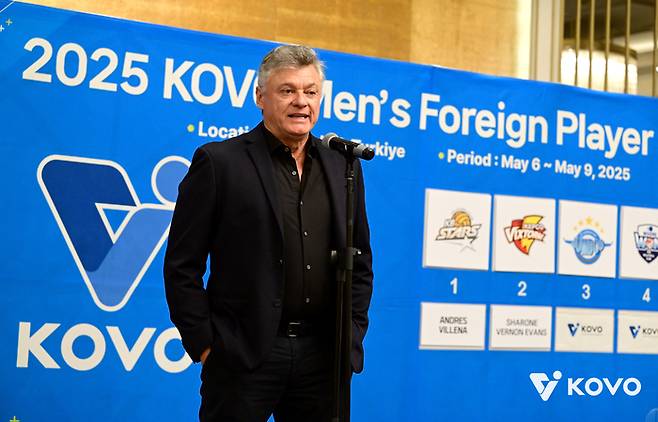 대한항공 헤난 감독. 사진 | 한국배구연맹