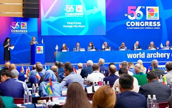 강기정 광주광역시장이 세계양궁연맹 총회 참석해 인사말을 하고 있다 /사진=광주시&nbsp;