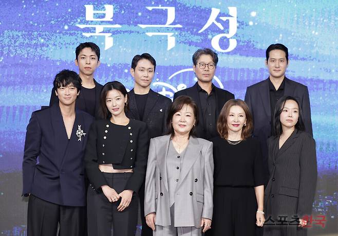 디즈니+ 오리지널 시리즈 '북극성' 제작발표회에 참석한 강동원, 전지현, 오정세, 김해숙, 유재명, 이미숙, 박해준, 이상희, 주종혁.  25.9.2 ⓒ이혜영 기자 lhy@hankooki.com