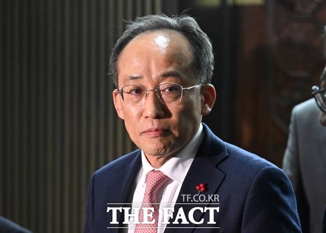 내란 사건을 수사하는 조은석 특별검사팀이 '비상계엄 해제안 국회 의결 방해' 의혹에 연루된 추경호 전 국민의힘 원내대표의 자택을 압수수색 중이다. /박헌우 기자