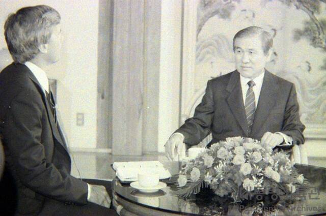 노태우 대통령은 1991년 11월 8일 '한반도의 비핵화와 평화구축을 위한 선언'을 통해 한반도 비핵화 실현과 화학 생물무기 제거를 천명했다. 아울러 북한이 국제 사찰을 피하지 말고 핵 재처리 및 농축시설의 보유를 분명히 포기하라고 밝혔다. /대통령 기록관