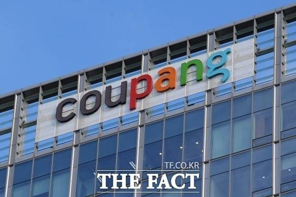 쿠팡이 가뭄으로 어려움을 겪고 있는 강릉 시민들을 돕기 위해 생수 2L 20만병을 대한적십자사를 통해 지원한다. /더팩트 DB