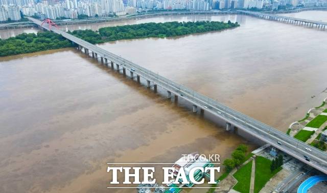 지난달 20일 오후 서울 영등포구 서강대교 아래 한강. /본사 DB