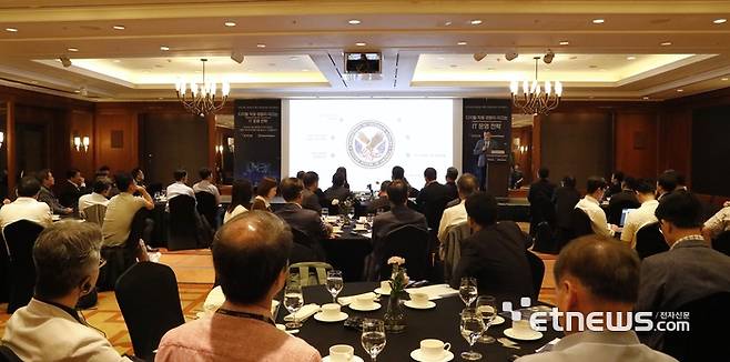 팀뷰어가 2일 서울 삼성동 그랜드 인터컨티넨탈호텔에서 전자신문 주최로 열린 최고정보책임자(CIO)·최고정보보호책임자(CISO) 조찬 세미나에서 '팀뷰어 DEX'를 소개했다. 사진은 행사 전경.