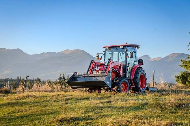 슬로바키아 정부조달사업 트랙터. TYM 제공